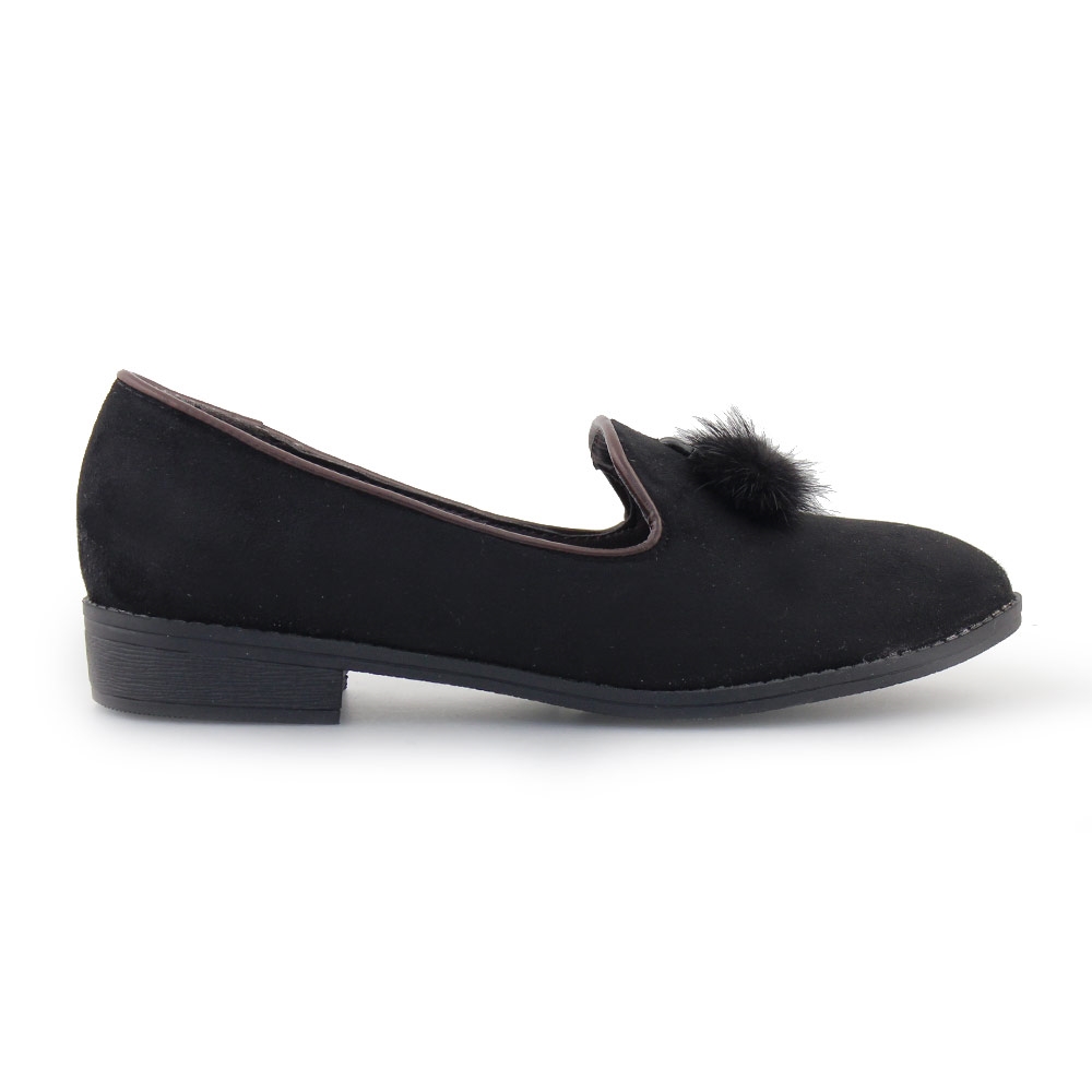 Γυναικεία loafers με φουντάκι Μαύρο