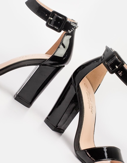 Εικόνα της Γυναικεία πέδιλα μονόχρωμα Μαύρο