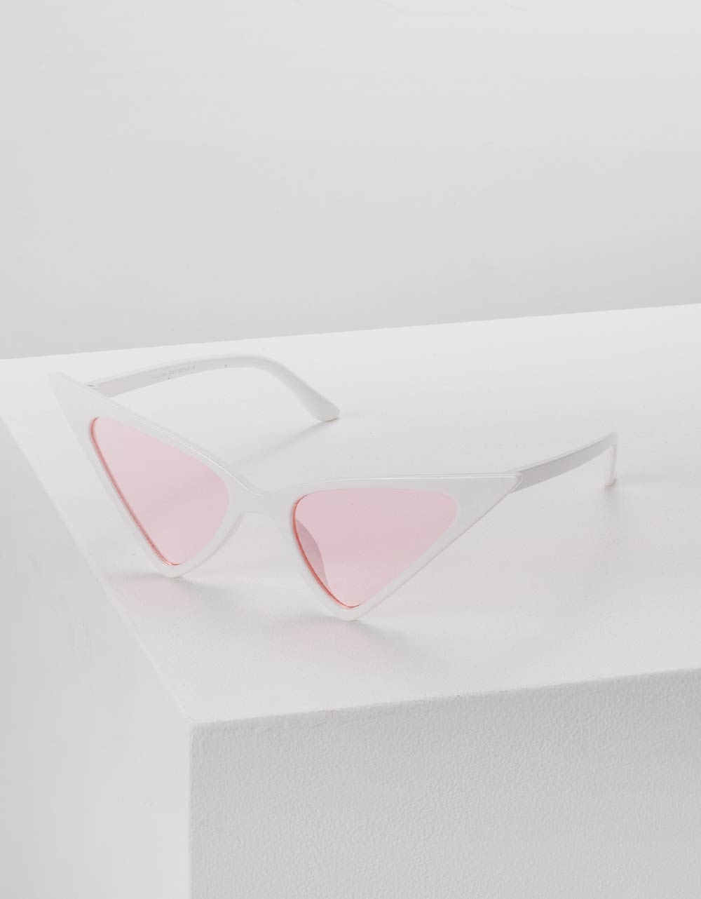 Εικόνα από Γυναικεία γυαλιά ηλίου σε σχήμα πεταλούδα Λευκό