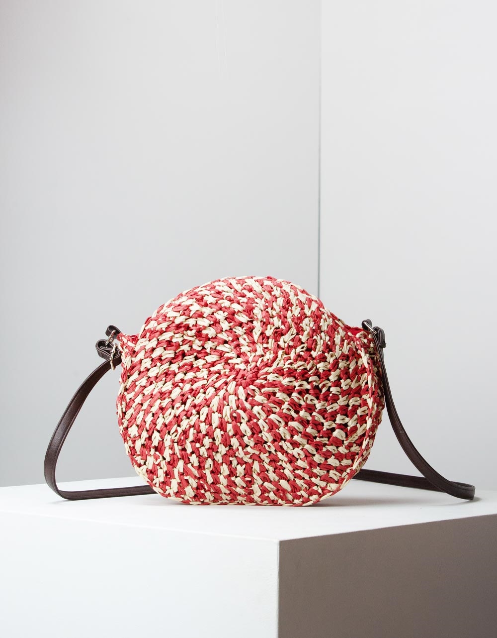 Εικόνα από Ψάθινη τσάντα ώμου σε στρογγυλό σχήμα Κόκκινο