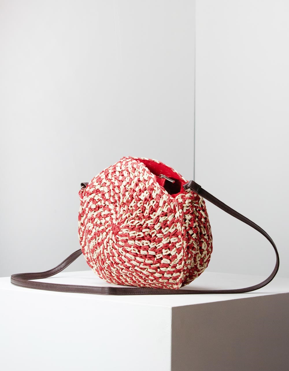Εικόνα από Ψάθινη τσάντα ώμου σε στρογγυλό σχήμα Κόκκινο