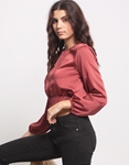Εικόνα από Γυναικεία μπλούζα σατέν με σούρες Μπορντώ