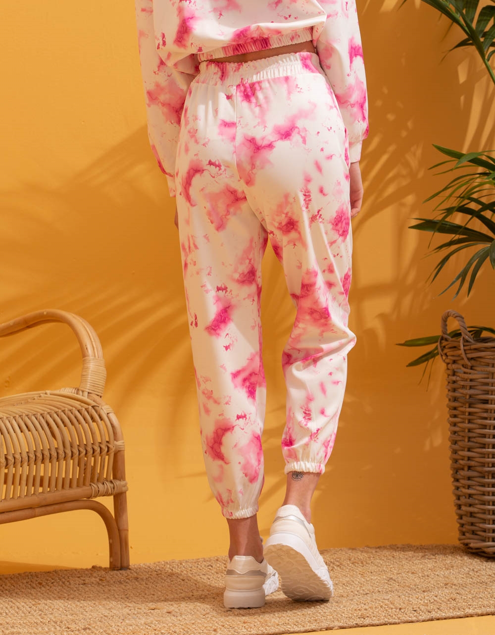 Εικόνα από  Γυναικεία σετ casual παντελόνι & μπλουζάκι tie dye Ροζ