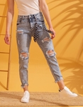 Εικόνα από Γυναικείo παντελόνι με σκισίματα και φθορές Τζιν