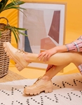 Εικόνα από Γυναικεία loafers με τρακτερωτή σόλα suede Μπεζ