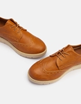 Εικόνα από Basic oxfords μονόχρωμα με διάτρητo σχέδιο Ταμπά