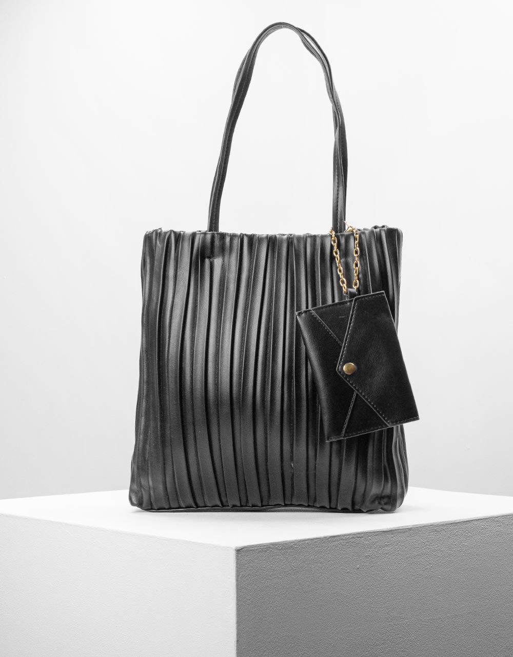 Εικόνα από Γυναικεία τσάντα ώμου πλισέ με εξωτερικό πορτοφόλι Μαύρο