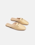 Εικόνα από Γυναικεία mules flat με μεταλλική αγκράφα Μπεζ