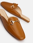 Εικόνα από Γυναικεία mules flat με μεταλλική αγκράφα Ταμπά