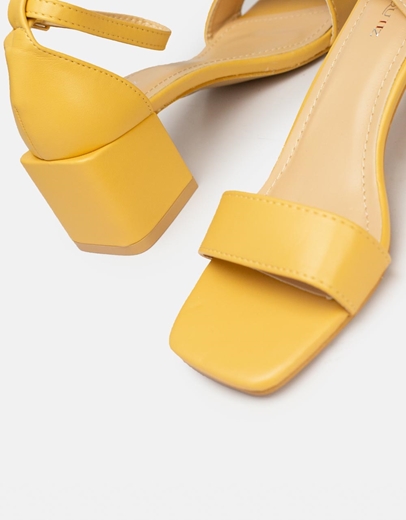 Εικόνα της Γυναικεία πέδιλα με μπαρέτα Κάμελ