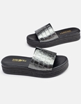 Εικόνα από Δερμάτινα σανδάλια flatforms με μοτίβο Γκρι