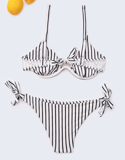 Εικόνα της Γυναικεία μαγιό σετ μπικίνι σε συνδυασμούς χρωμάτων Λευκό/Μαύρο