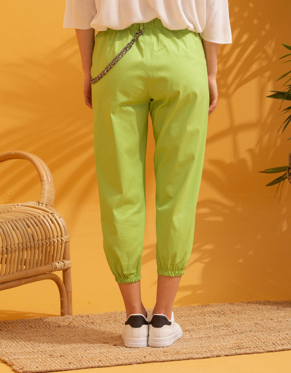 Εικόνα από Παντελόνι ψηλόμεσο με λάστιχο και διακοσμητική αλυσίδα Πράσινο