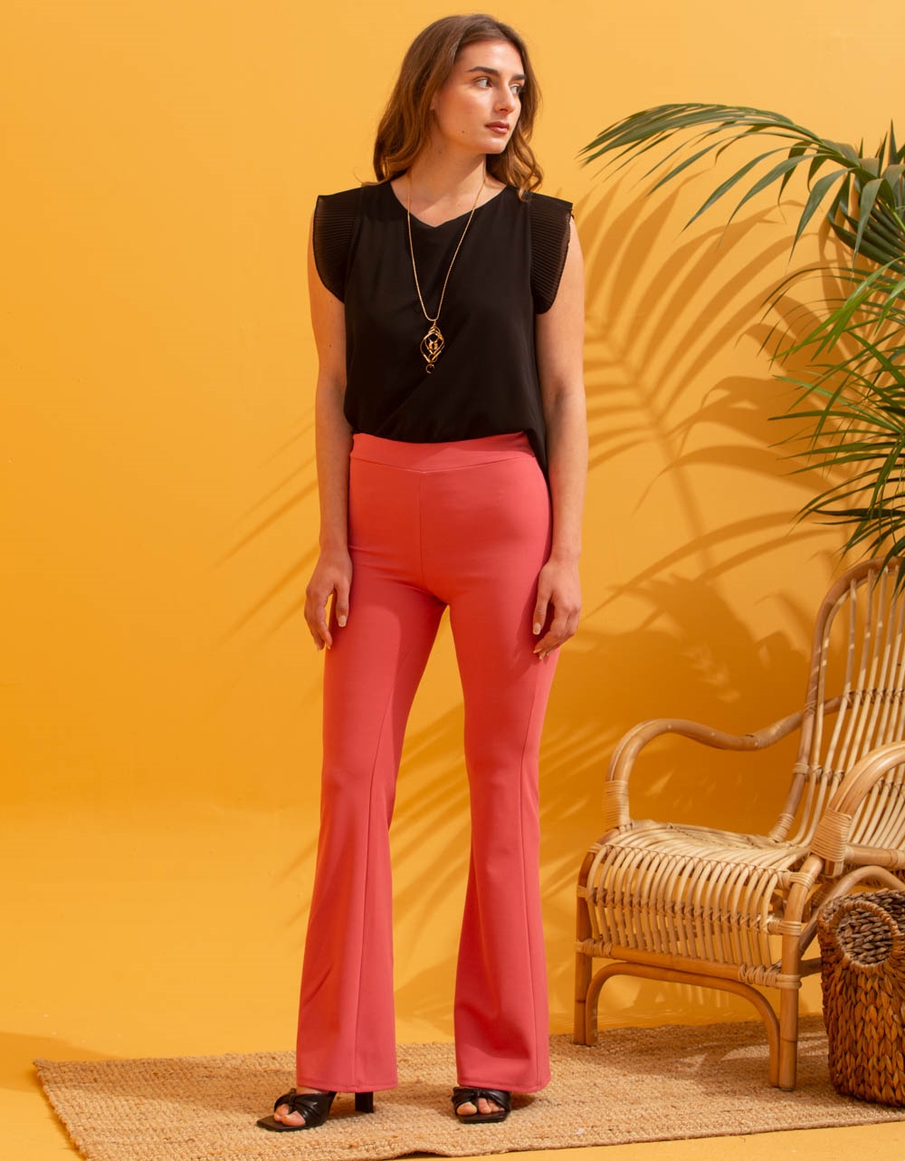 Εικόνα από Ψηλόμεσο ελαστικό παντελόνι καμπάνα Ροζ