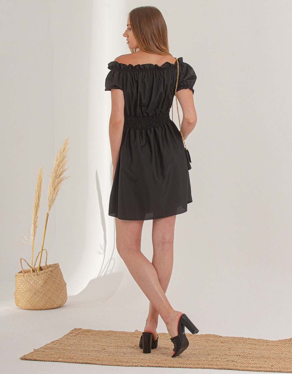 Εικόνα από Μίνι φόρεμα με ακάλυπτους ώμους Μαύρο