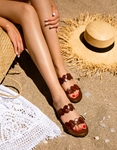 Εικόνα από Γυναικεία σανδάλια από γνήσιο δέρμα με πλεκτές φάσες Μπορντώ