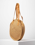 Εικόνα από Γυναικεία τσάντα χειρός ψάθινη σε στρογγυλό σχήμα με διακοσμητικά φουντάκια Πούρο