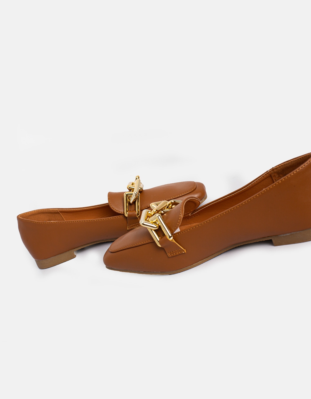 Εικόνα από Μονόχρωμα loafers με χρυσή αλυσίδα Ταμπά