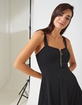 Εικόνα από Μονόχρωμο mini φόρεμα εβαζέ με φερμουάρ Μαύρο