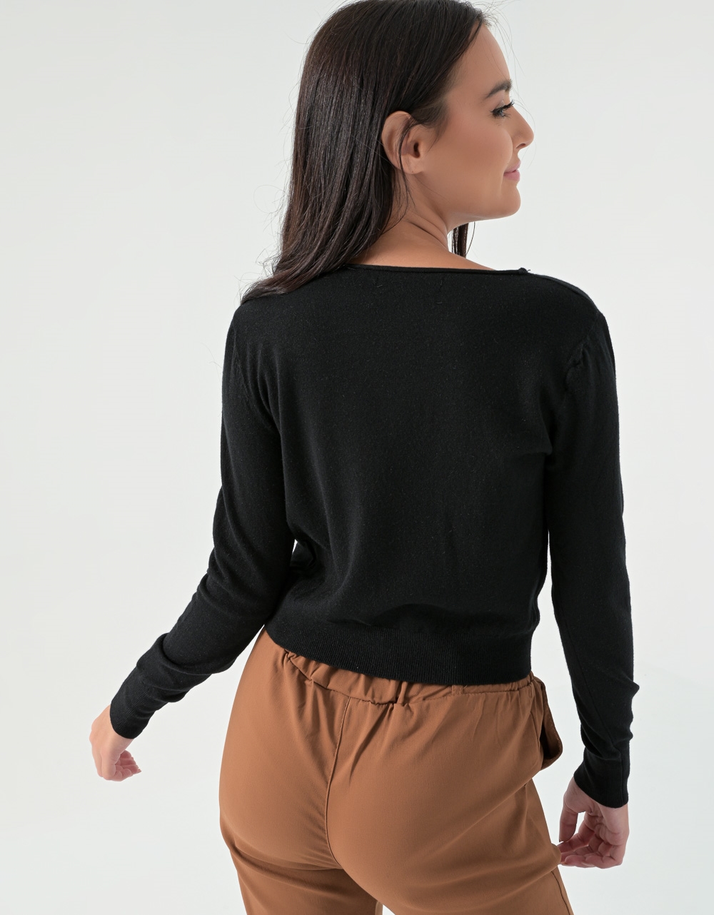 Εικόνα από Γυναικεία μπλούζα μακρυμάνικη σε απλή γραμμή Μαύρο