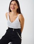 Εικόνα από Γυναικεία μπλούζα με ανοιχτή πλάτη Λευκό