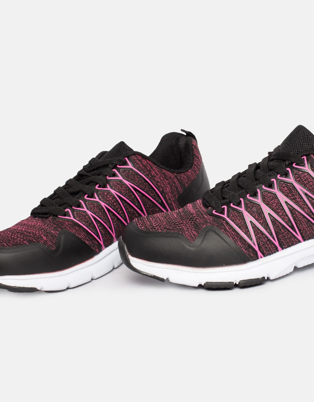 Εικόνα από Γυναικεία sneakers σε συνδυασμό χρωμάτων και υλικών Μαύρο/Ροζ