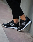Εικόνα από Γυναικεία sneakers με μεταλλική λεπτομέρεια στην σόλα Μαύρο