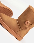Εικόνα από Flat μποτάκια suede με διακοσμητικό κουμπί Ταμπά