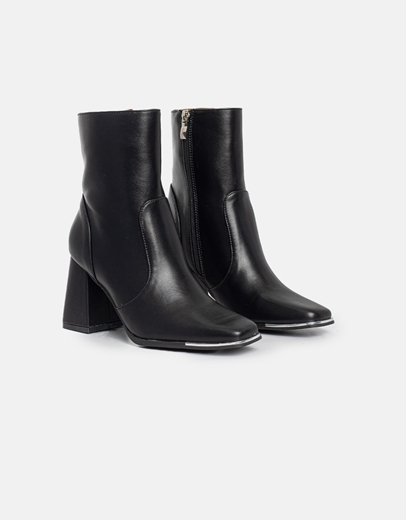 Εικόνα της Γυναικεία μποτάκια με μεταλλική λεπτομέρεια Μαύρο
