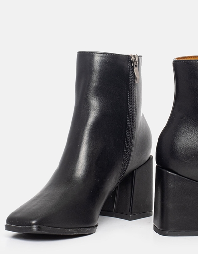 Εικόνα της Γυναικεία μποτάκια σε απλή γραμμή με τετράγωνο τακούνι Μαύρο