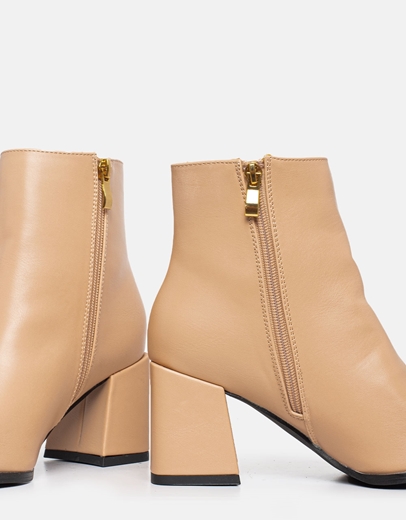 Εικόνα της Γυναικεία μποτάκια σε απλή γραμμή με τετράγωνο τακούνι Nude