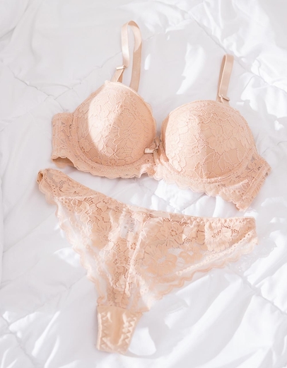 Εικόνα της Γυναικείο σετ εσώρουχα με σλιπ και σουτιέν Μπεζ