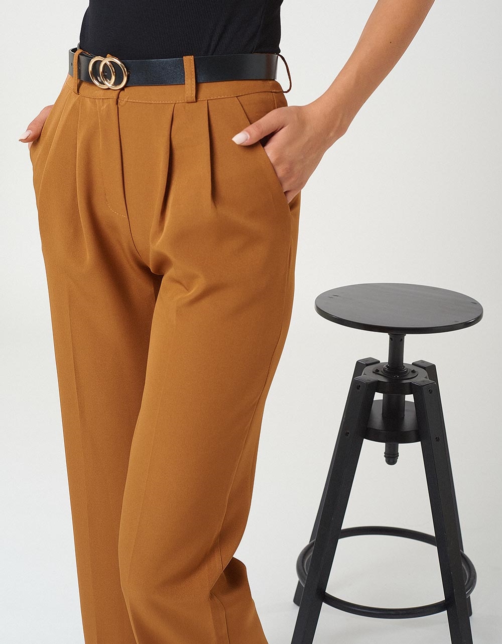 Εικόνα από Γυναικείο παντελόνι υφασμάτινο cropped με πιέτες Ταμπά