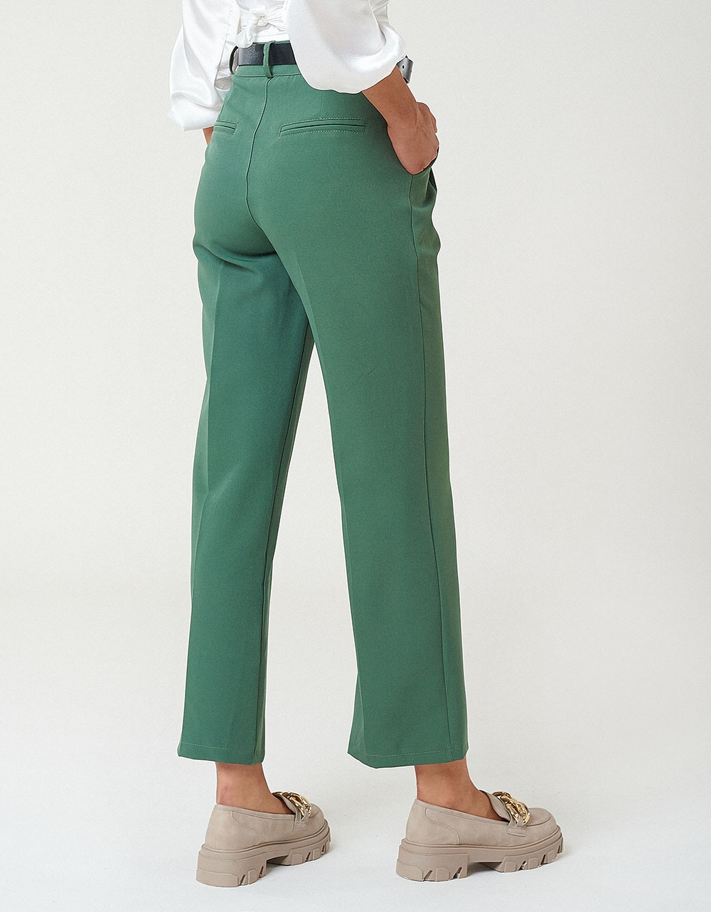 Εικόνα από Γυναικείο παντελόνι υφασμάτινο cropped με πιέτες Πράσινο
