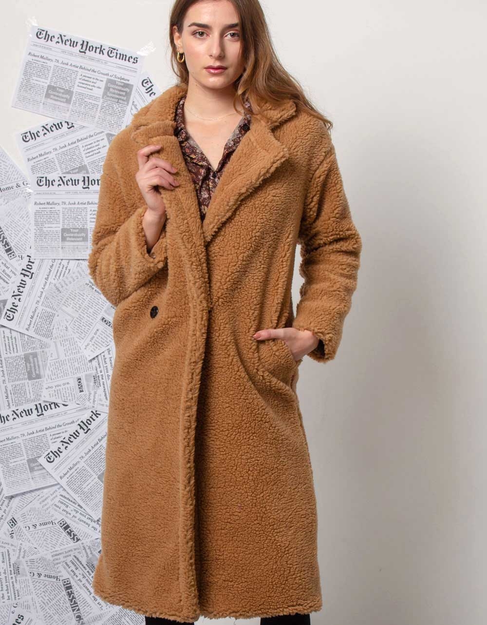Εικόνα από Γυναικείo παλτό από οικολογική γούνα teddy μακρύ Κάμελ