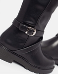 Εικόνα από Γυναικείες casual μπότες με διακοσμητικό λουράκι Μαύρο