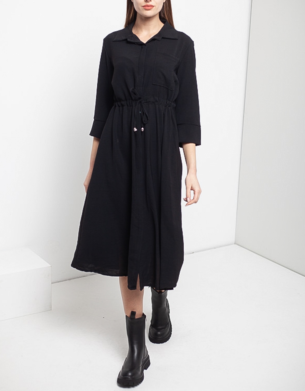 Εικόνα από Γυναικείο φόρεμα midi με κουμπιά Μαύρο