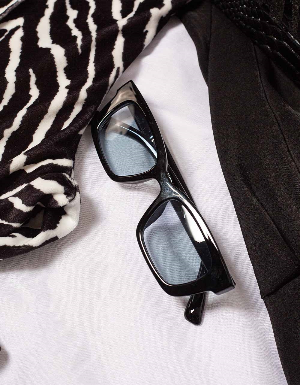 Εικόνα από Γυναικεία γυαλιά ηλίου Μαύρο/Σιέλ