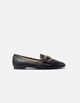 Εικόνα από Flat μονόχρωμα loafers με μεταλλική αγκράφα Μαύρο