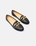 Εικόνα από Flat loafers με χρυσούς κρίκους Μαύρο