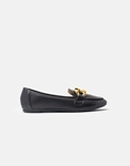 Εικόνα από Flat loafers με χρυσούς διακοσμητικούς κρίκους Μαύρο