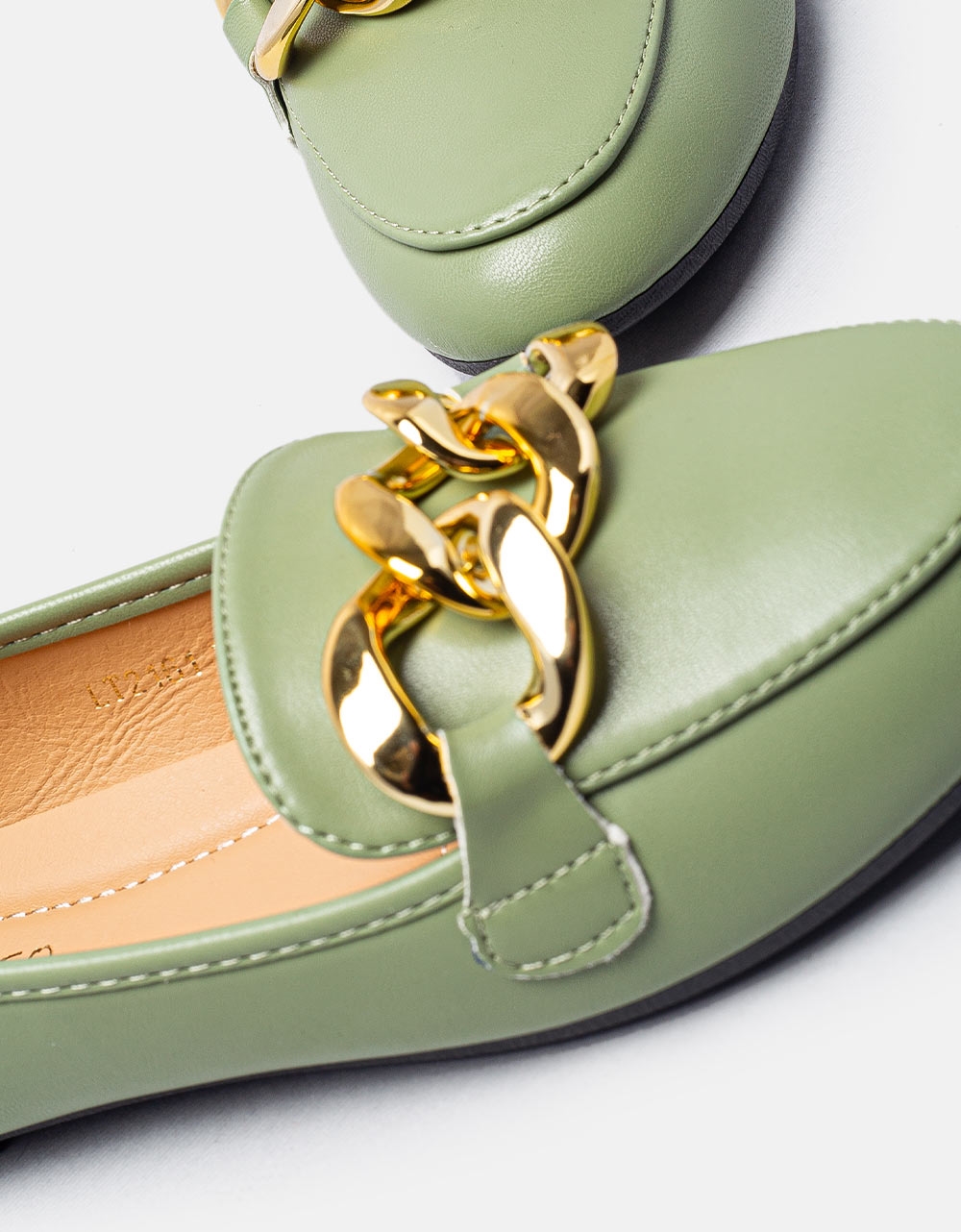 Εικόνα από Flat loafers με χρυσούς διακοσμητικούς κρίκους Πράσινο