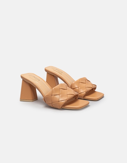 Εικόνα της Γυναικεία mules με καρέ σόλα και πλεκτή φάσα Μπεζ