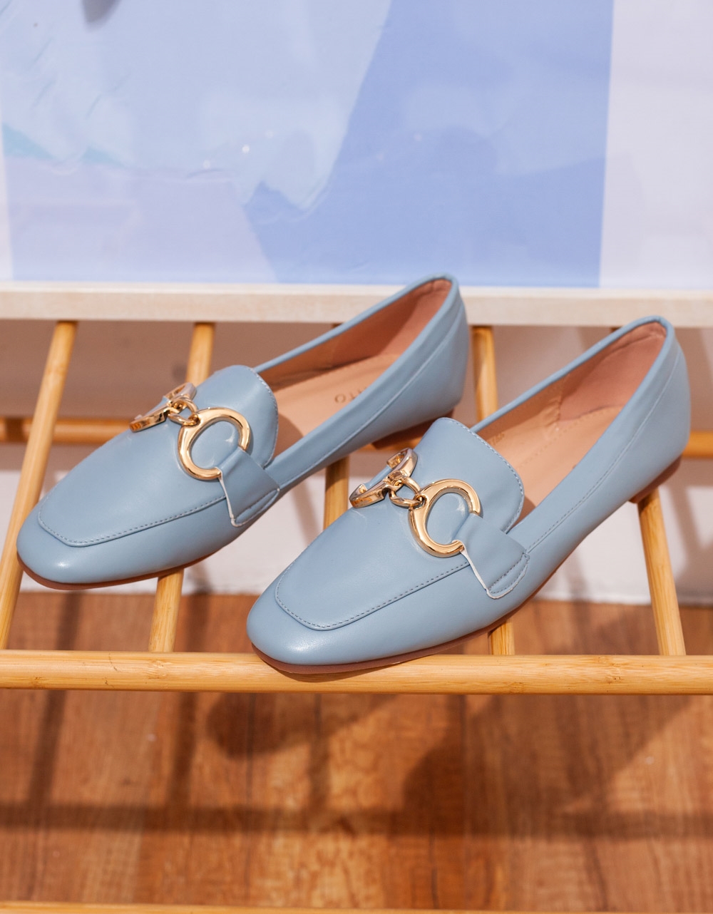 Εικόνα από Flat loafers με μεταλλικό διακοσμητικό Σιέλ