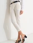 Εικόνα από Ελαστικό παντελόνι σε ίσια γραμμή με ζώνη Λευκό