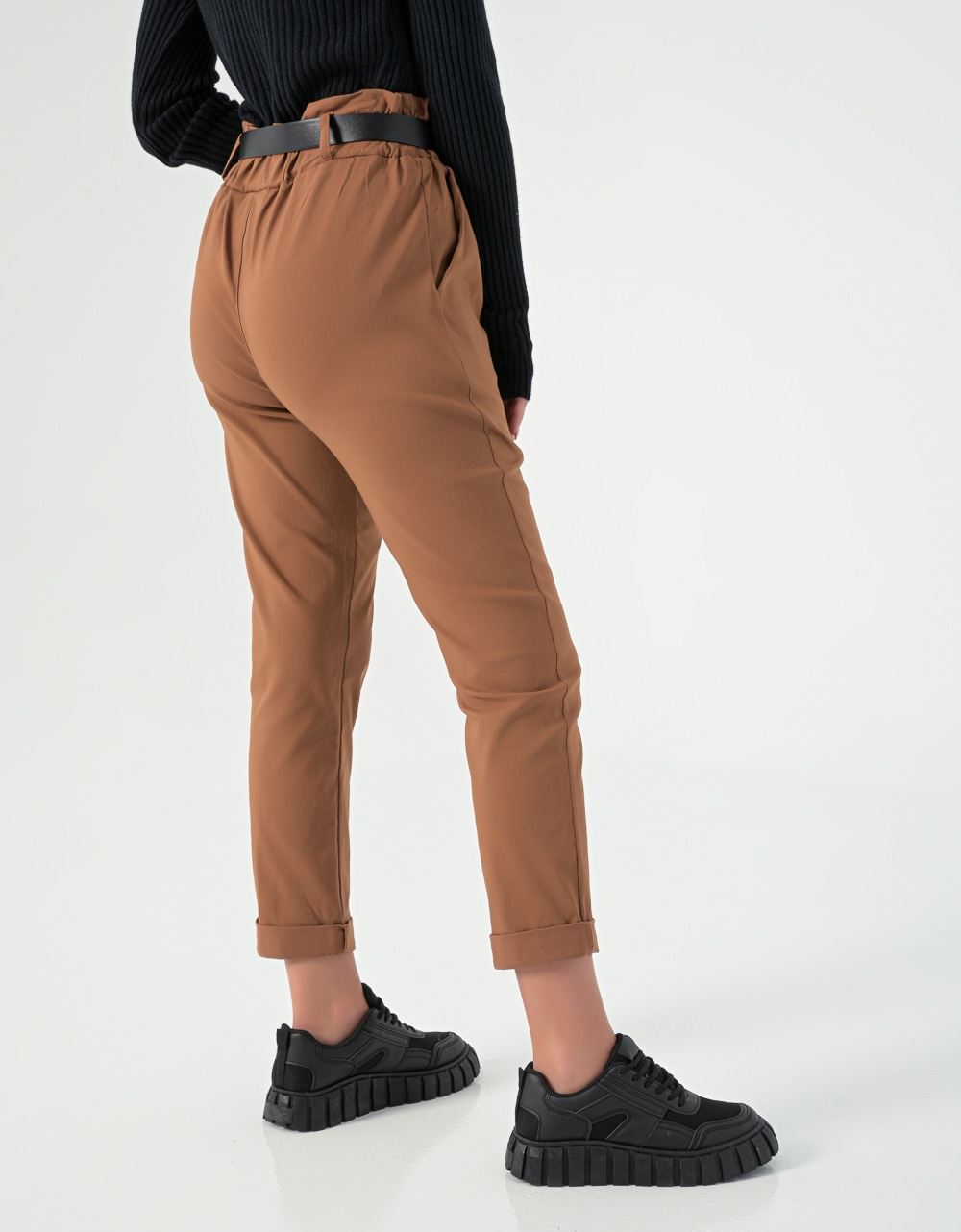 Εικόνα από Ελαστικό παντελόνι σε ίσια γραμμή με ζώνη Ταμπά