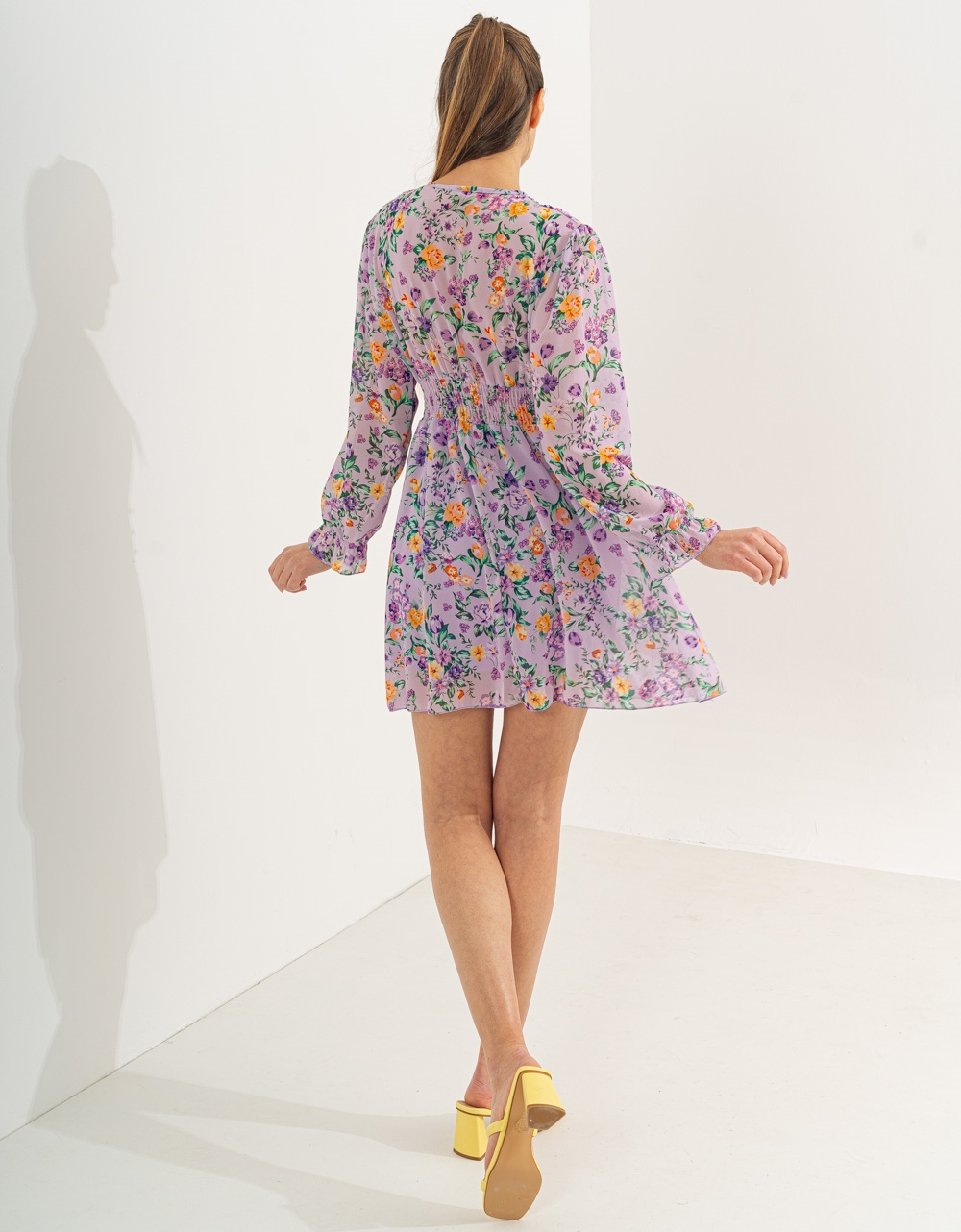 Εικόνα από Floral mini φόρεμα αμπίρ με μακριά μανίκια Μωβ