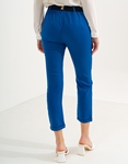 Εικόνα από Υφασμάτινο παντελόνι με ρεβέρ και ζωνάκι με αλυσίδα Μπλε