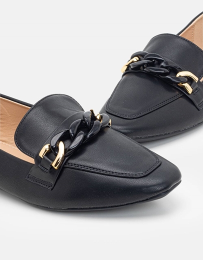 Εικόνα της Loafers με διακοσμητική αλυσίδα σε διχρωμία Μαύρο