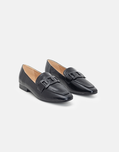 Εικόνα της Flat μονόχρωμα loafers με διακοσμητική αγκράφα Μαύρο